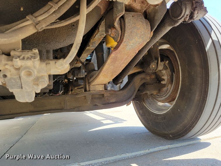 image for item DM2401 2003 Freightliner Columbia  semi truck