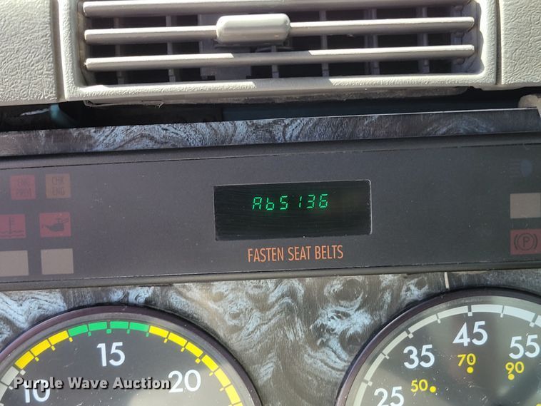 image for item DM2401 2003 Freightliner Columbia  semi truck