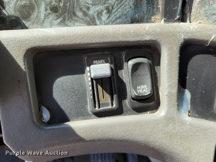 image for item DM2401 2003 Freightliner Columbia  semi truck