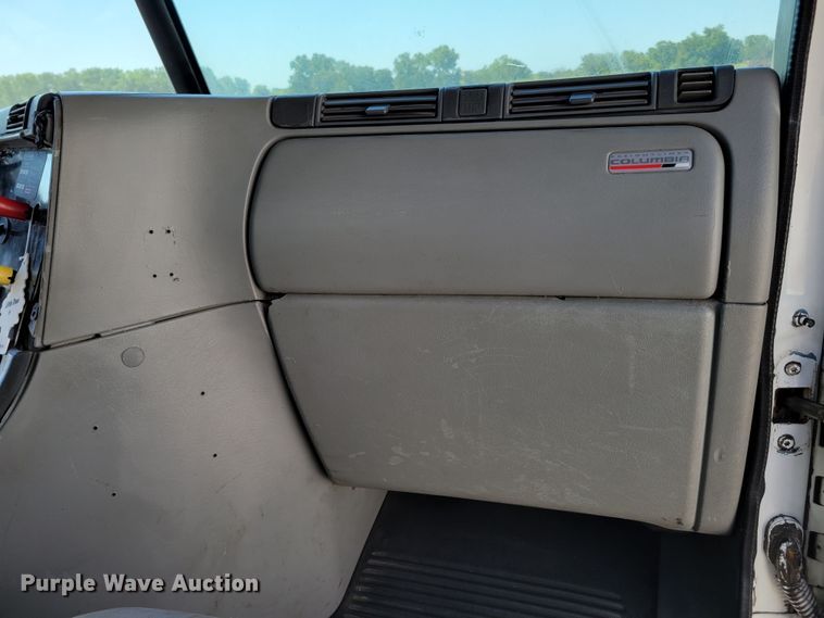 image for item DM2401 2003 Freightliner Columbia  semi truck