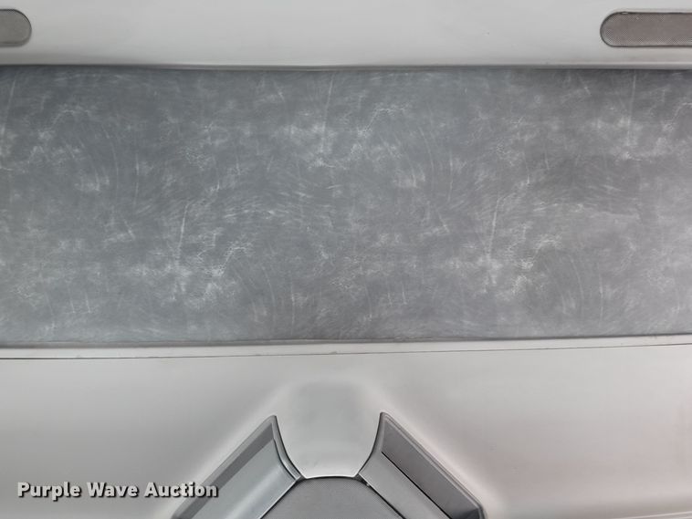 image for item DM2401 2003 Freightliner Columbia  semi truck