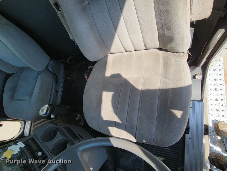 image for item DM2401 2003 Freightliner Columbia  semi truck