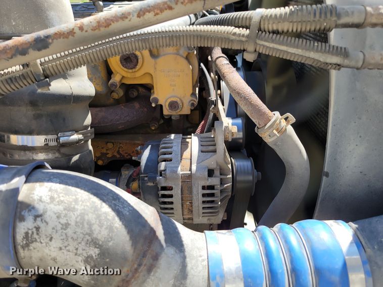 image for item DM2401 2003 Freightliner Columbia  semi truck