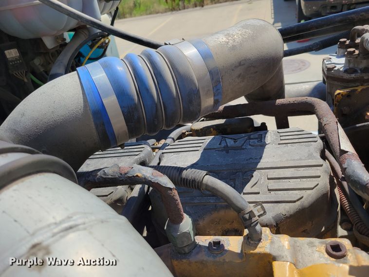 image for item DM2401 2003 Freightliner Columbia  semi truck