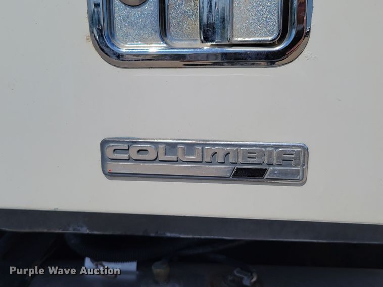 image for item DM2401 2003 Freightliner Columbia  semi truck