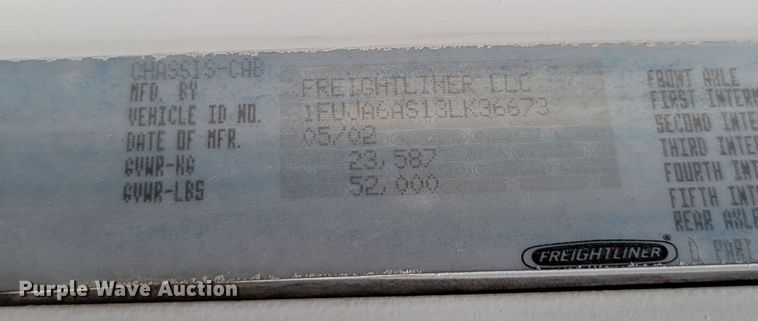 image for item DM2401 2003 Freightliner Columbia  semi truck