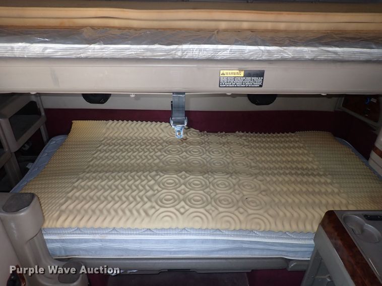 image for item DN0481 2005 International 9400i  semi truck