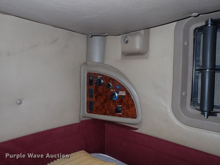 image for item DN0481 2005 International 9400i  semi truck