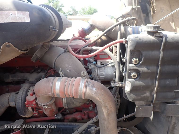 image for item DN0481 2005 International 9400i  semi truck