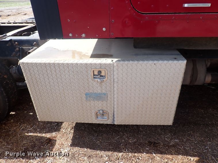 image for item DN0481 2005 International 9400i  semi truck