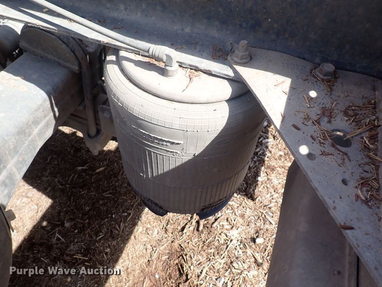 image for item DN0481 2005 International 9400i  semi truck