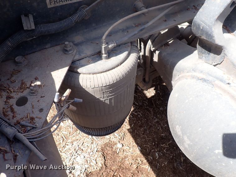 image for item DN0481 2005 International 9400i  semi truck