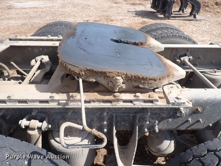 image for item DN0481 2005 International 9400i  semi truck