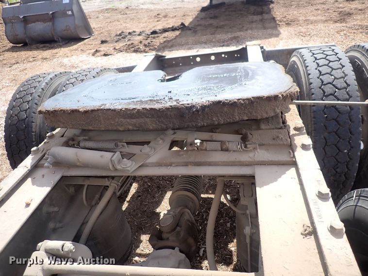 image for item DN0481 2005 International 9400i  semi truck