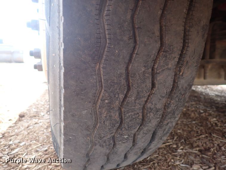 image for item DN0481 2005 International 9400i  semi truck