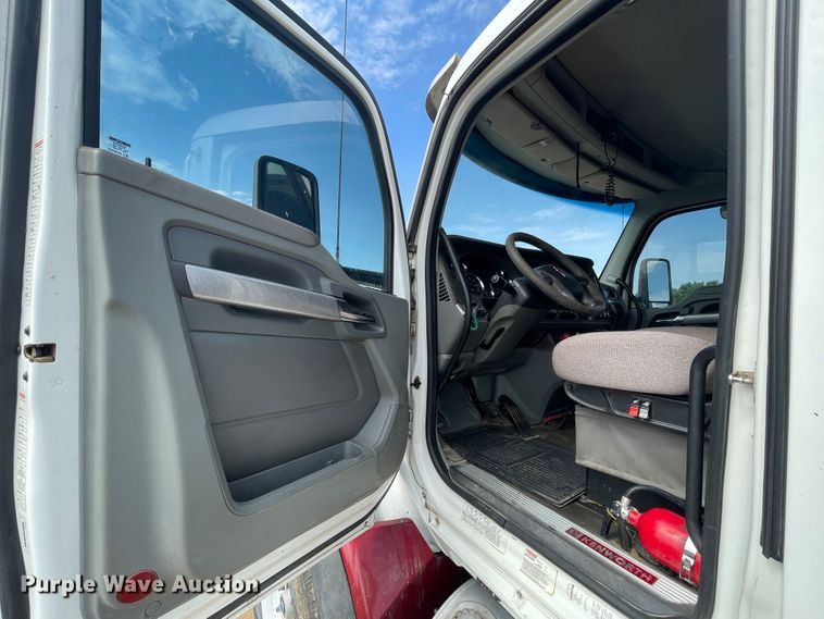 image for item DN5016 2016 Kenworth T880  dump truck