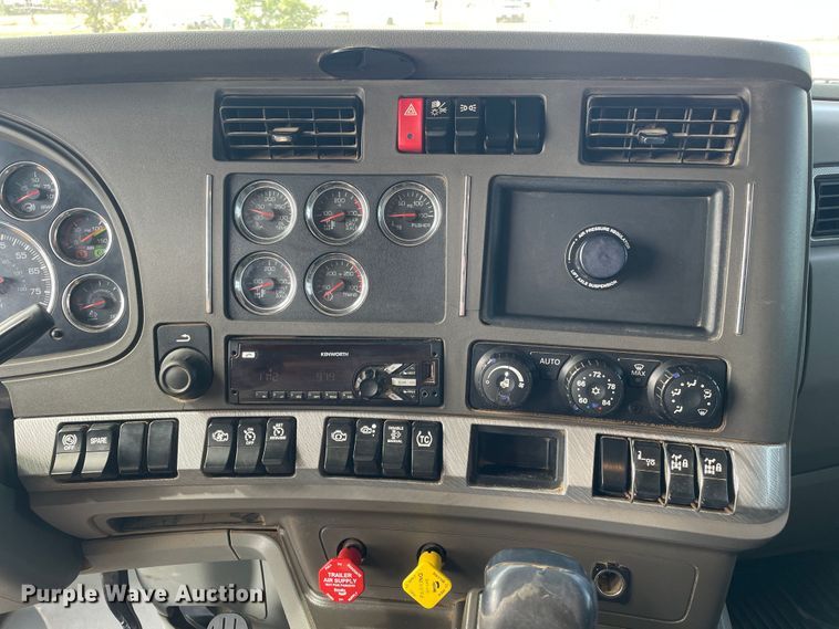 image for item DN5016 2016 Kenworth T880  dump truck