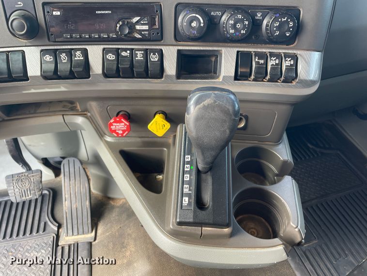 image for item DN5016 2016 Kenworth T880  dump truck