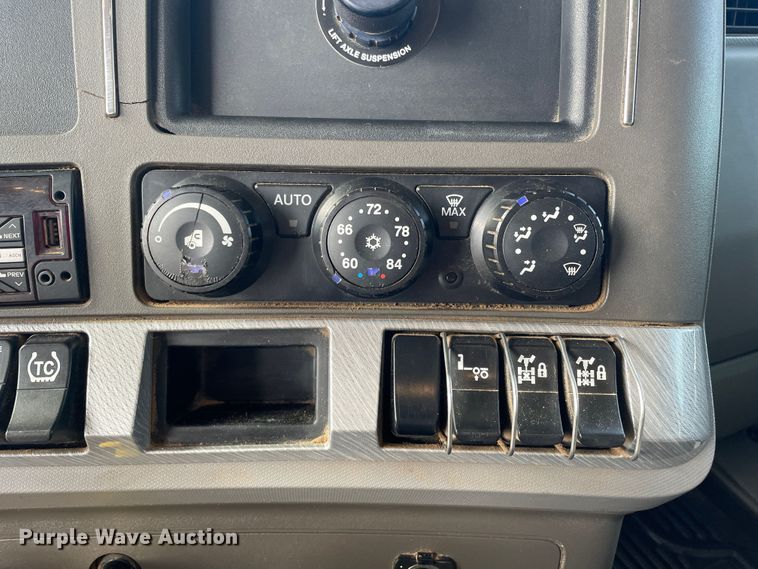 image for item DN5016 2016 Kenworth T880  dump truck