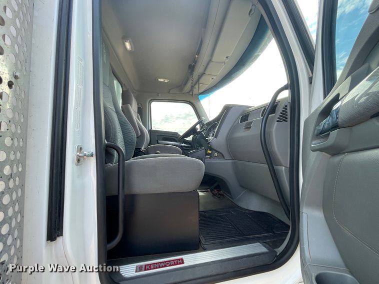 image for item DN5016 2016 Kenworth T880  dump truck