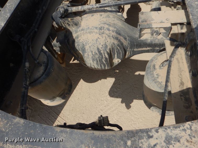 image for item DO1443 2015 Freightliner Cascadia  semi truck