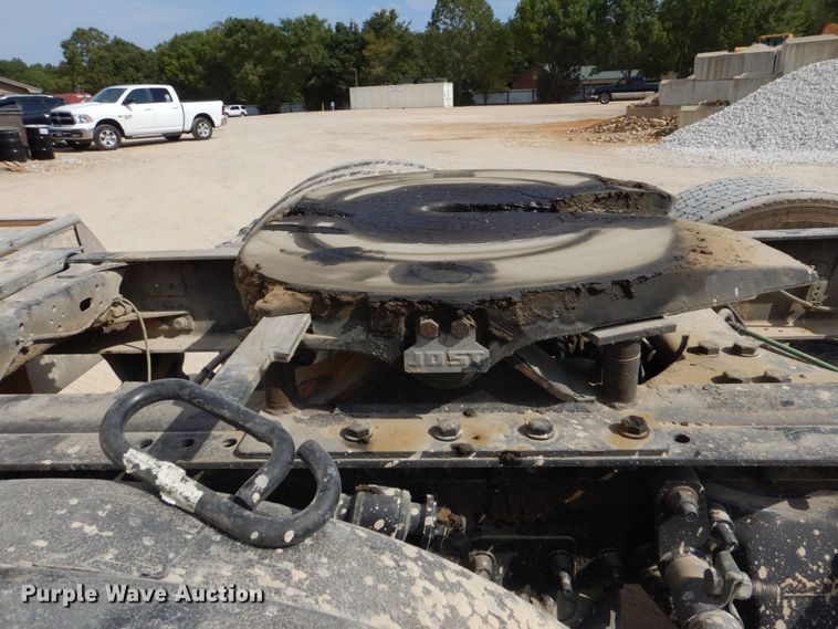 image for item DO1443 2015 Freightliner Cascadia  semi truck