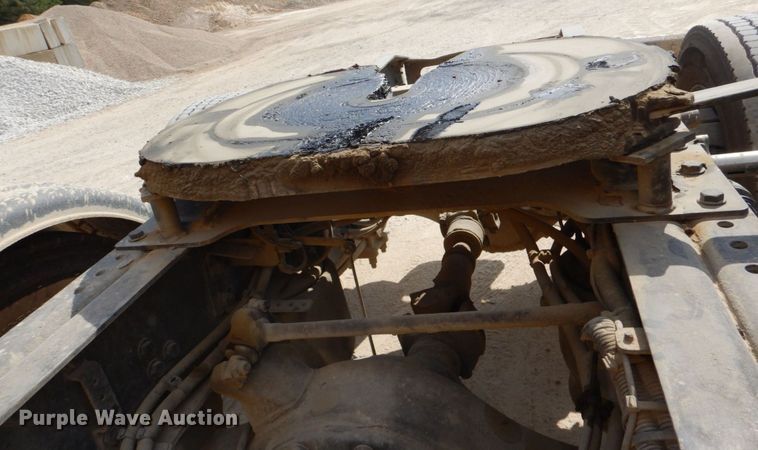 image for item DO1443 2015 Freightliner Cascadia  semi truck