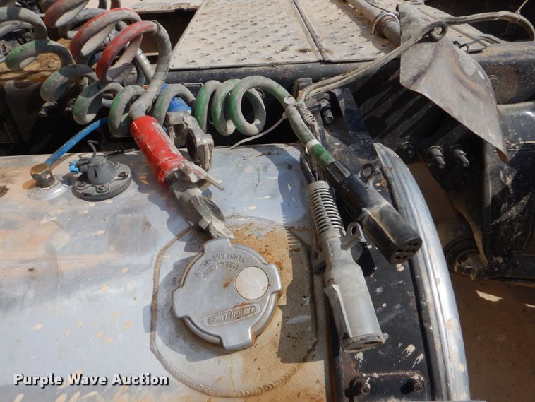 image for item DO1443 2015 Freightliner Cascadia  semi truck