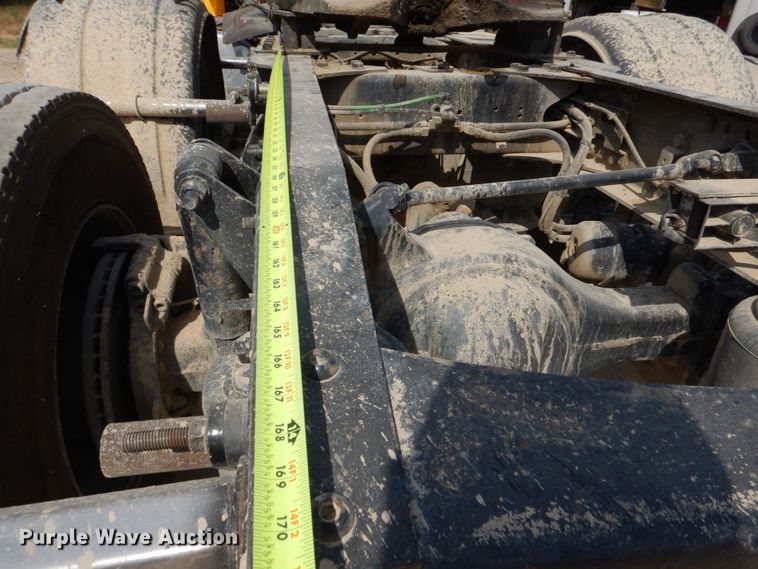 image for item DO1443 2015 Freightliner Cascadia  semi truck