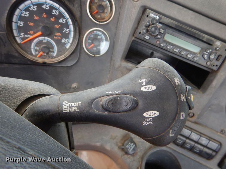 image for item DO1443 2015 Freightliner Cascadia  semi truck