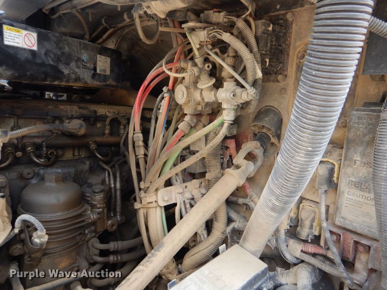 image for item DO1443 2015 Freightliner Cascadia  semi truck