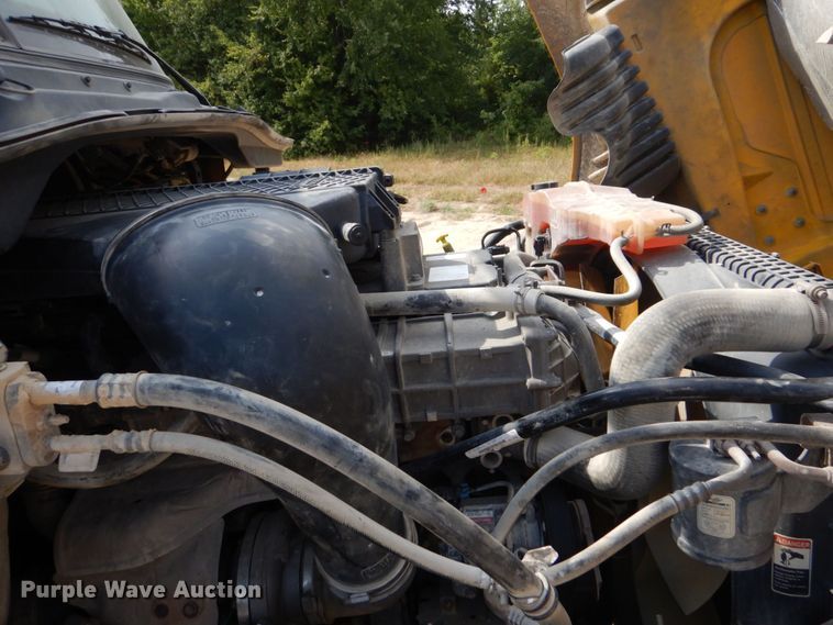 image for item DO1443 2015 Freightliner Cascadia  semi truck