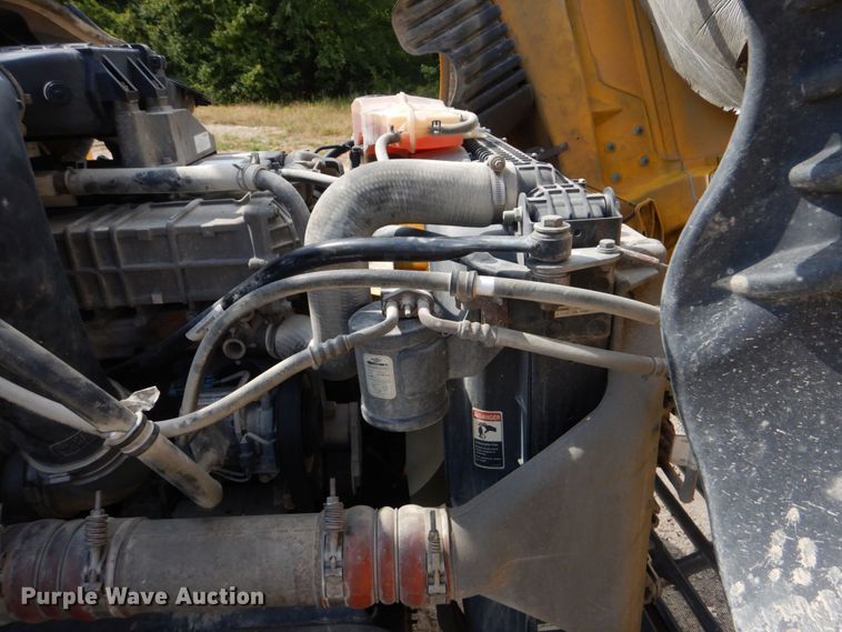 image for item DO1443 2015 Freightliner Cascadia  semi truck