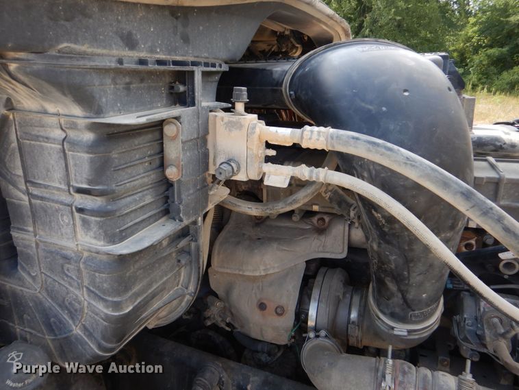 image for item DO1443 2015 Freightliner Cascadia  semi truck