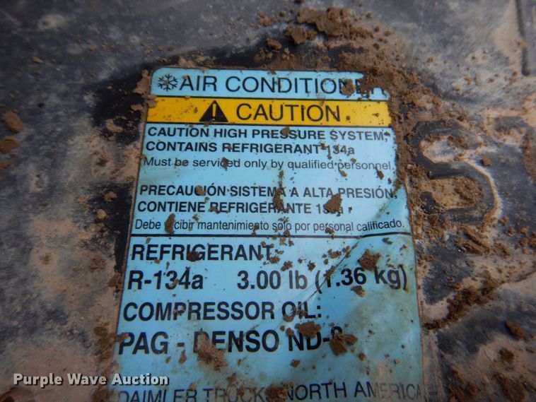 image for item DO1443 2015 Freightliner Cascadia  semi truck