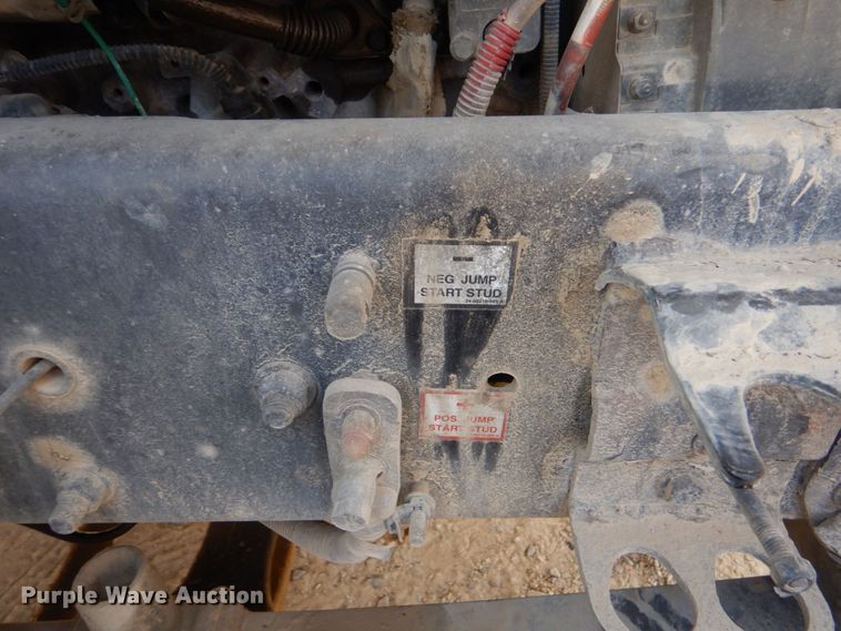 image for item DO1443 2015 Freightliner Cascadia  semi truck