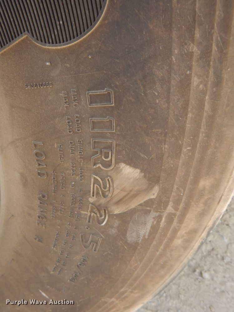 image for item DO1443 2015 Freightliner Cascadia  semi truck