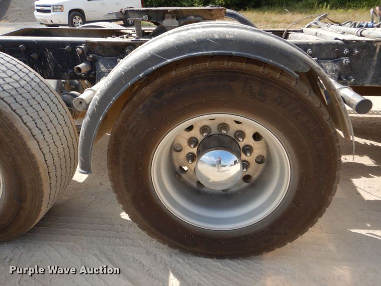 image for item DO1443 2015 Freightliner Cascadia  semi truck