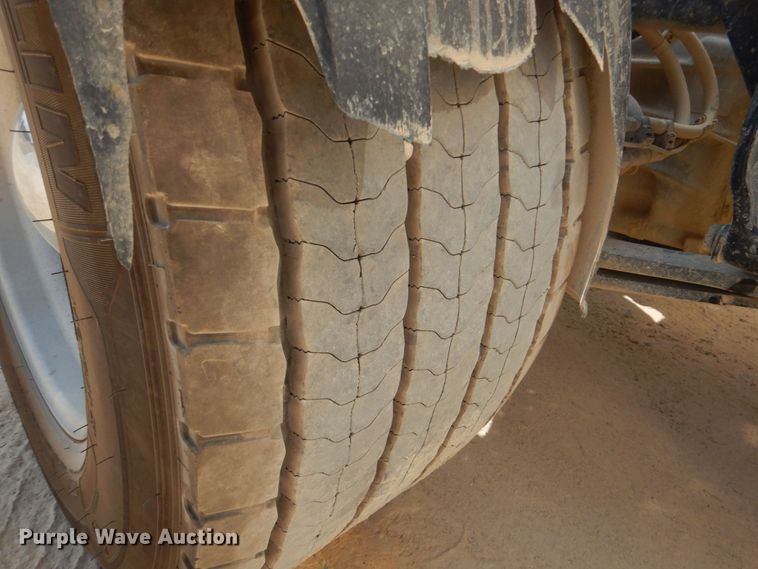 image for item DO1443 2015 Freightliner Cascadia  semi truck