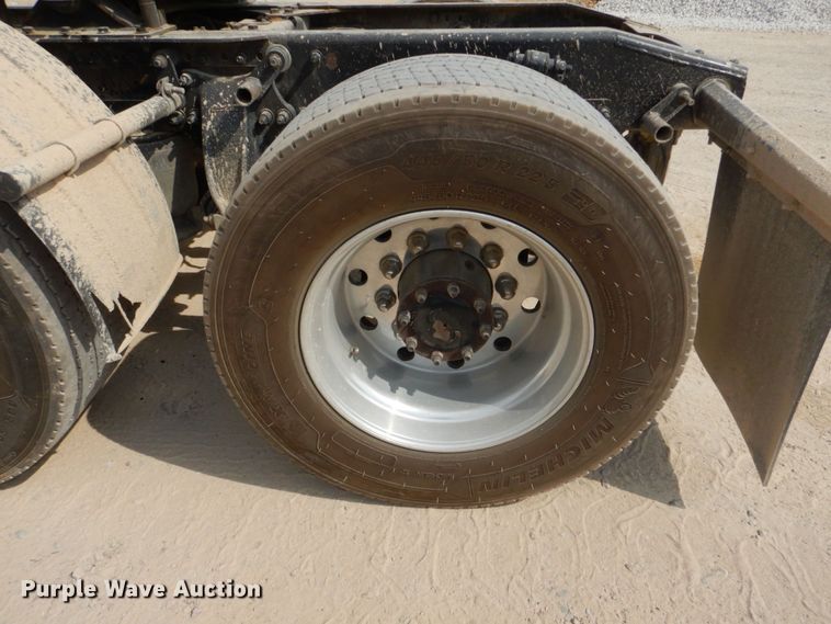 image for item DO1443 2015 Freightliner Cascadia  semi truck