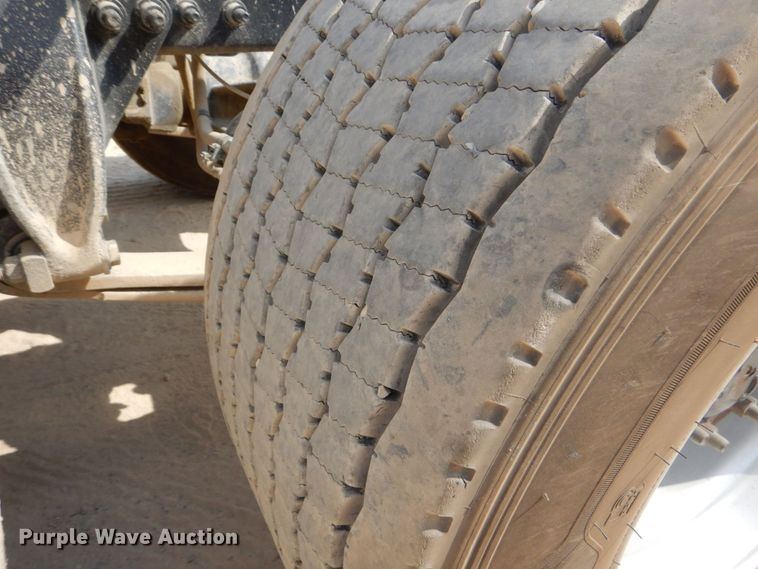 image for item DO1443 2015 Freightliner Cascadia  semi truck