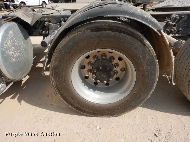 image for item DO1443 2015 Freightliner Cascadia  semi truck