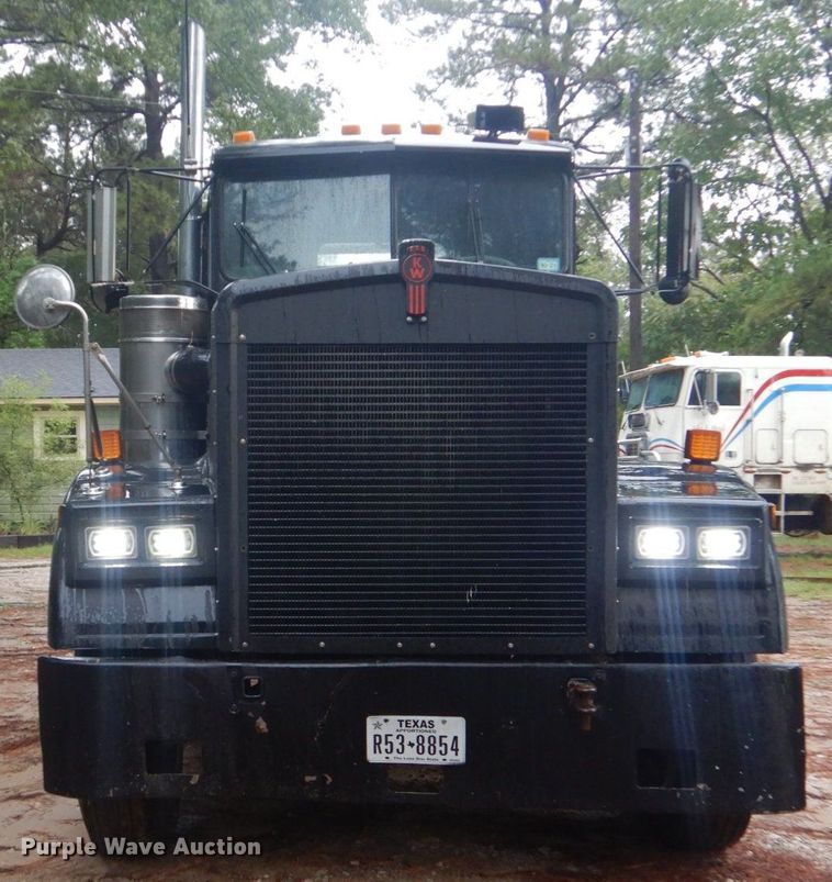 image for item DO1445 1984 Kenworth W900  semi truck
