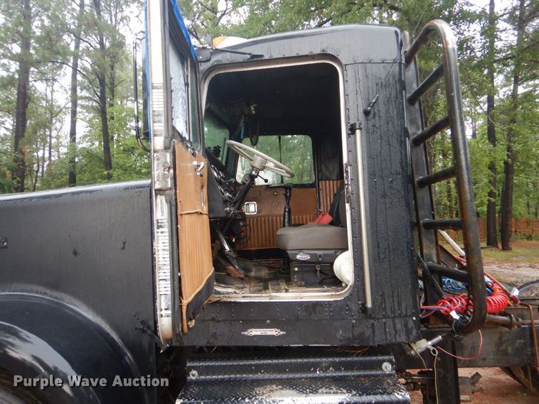 image for item DO1445 1984 Kenworth W900  semi truck