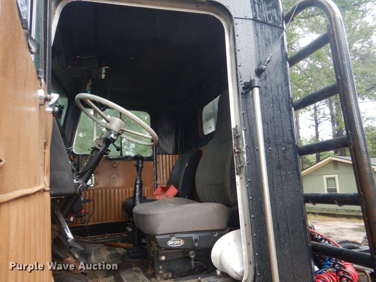 image for item DO1445 1984 Kenworth W900  semi truck