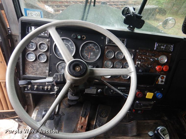 image for item DO1445 1984 Kenworth W900  semi truck