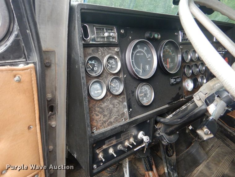 image for item DO1445 1984 Kenworth W900  semi truck