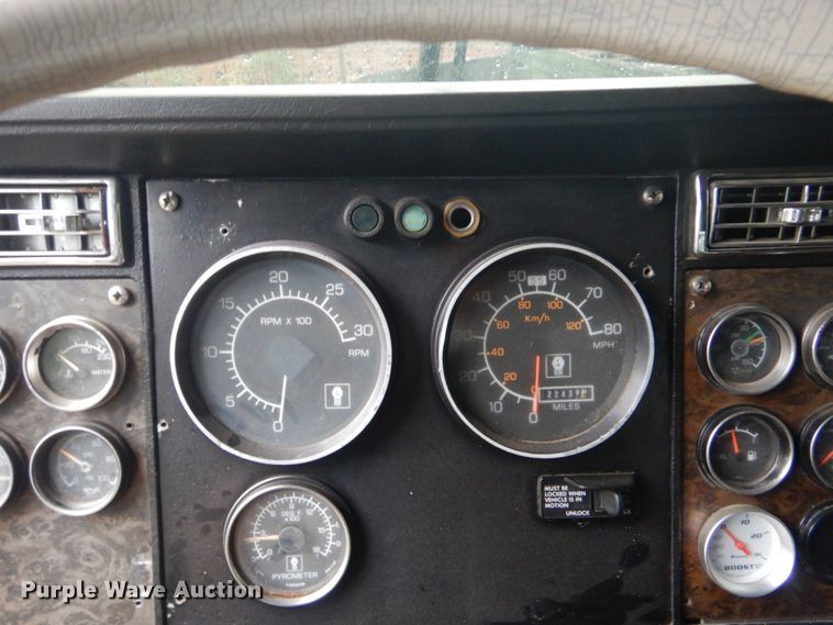 image for item DO1445 1984 Kenworth W900  semi truck