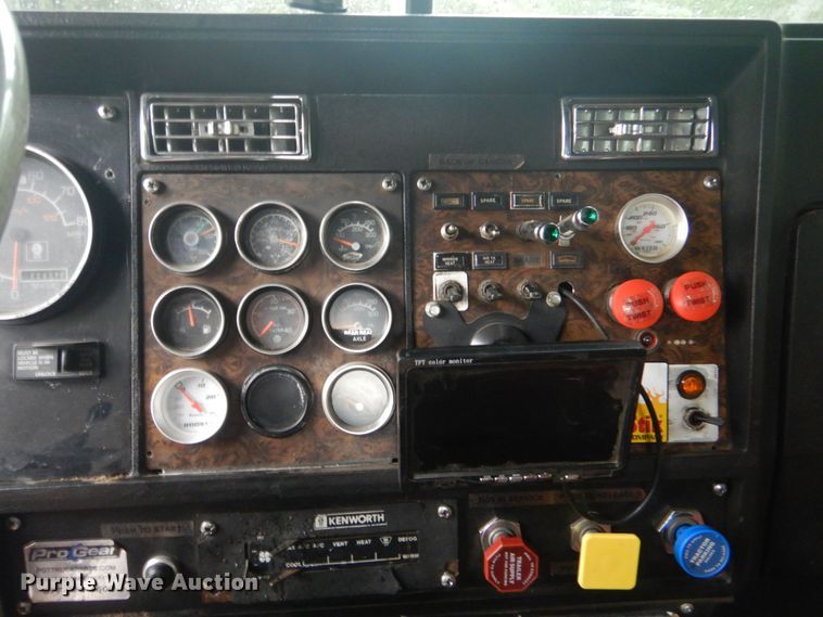 image for item DO1445 1984 Kenworth W900  semi truck