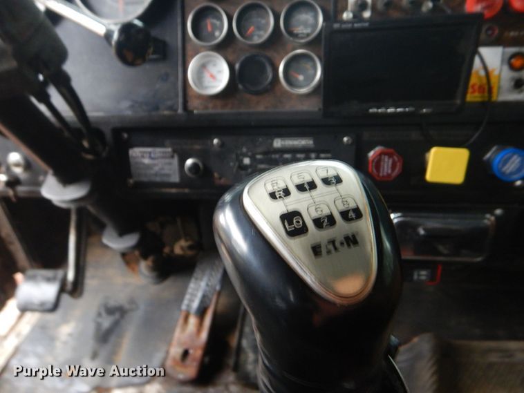 image for item DO1445 1984 Kenworth W900  semi truck